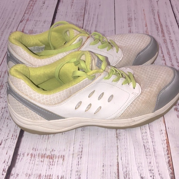 Vionic sneakers size 9 - Picture 3 of 10
